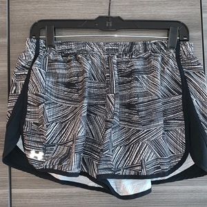 Under Armor Running Shorts, Black Pattern, Size M